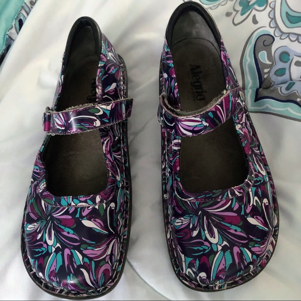 Algeria Mary Janes size 10 or 40
